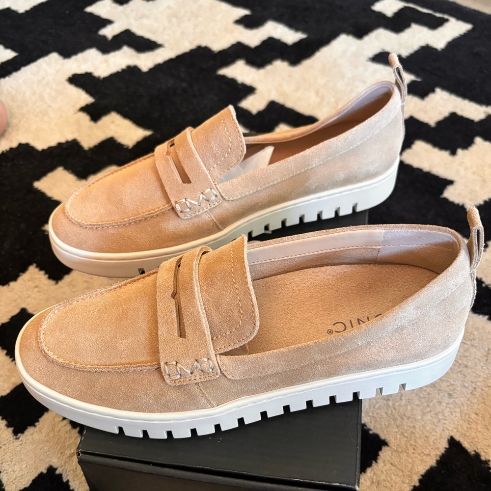 VIONIC UPTOWN LOAFER. Size 8.5